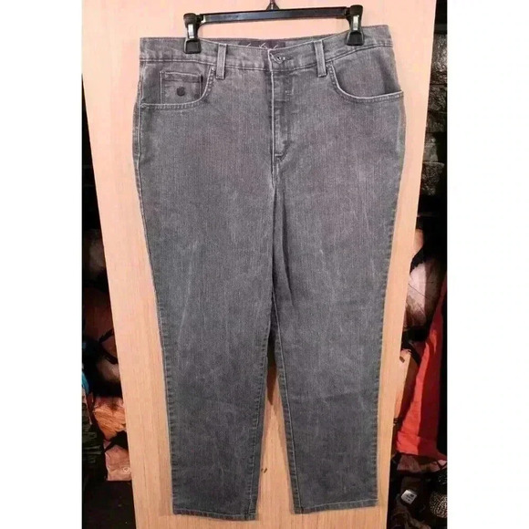 Gloria Vanderbilt (14) Amanda Jeans Gray Wash W/Stretch Straight Leg High Rise - Picture 1 of 6